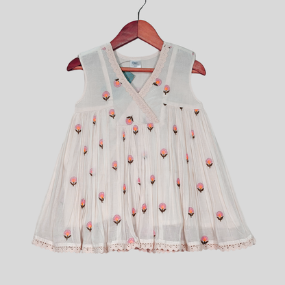 Off-White Sleeveless Embroidered Dress with Lace-Trimmed V-Neck & Flared Hem. - My Store