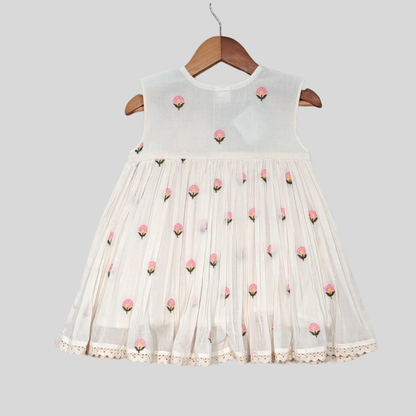 Off-White Sleeveless Embroidered Dress with Lace-Trimmed V-Neck & Flared Hem. - My Store